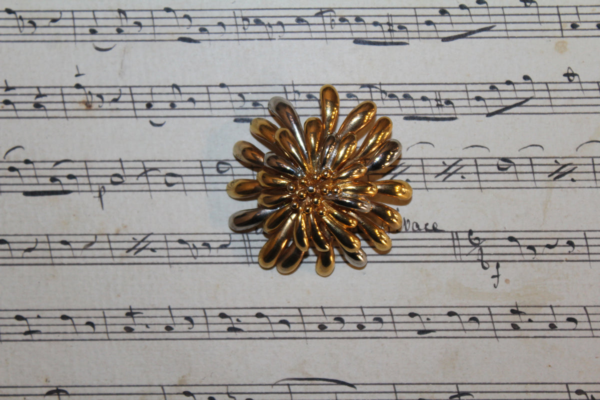 Broche vintage em folha de ouro