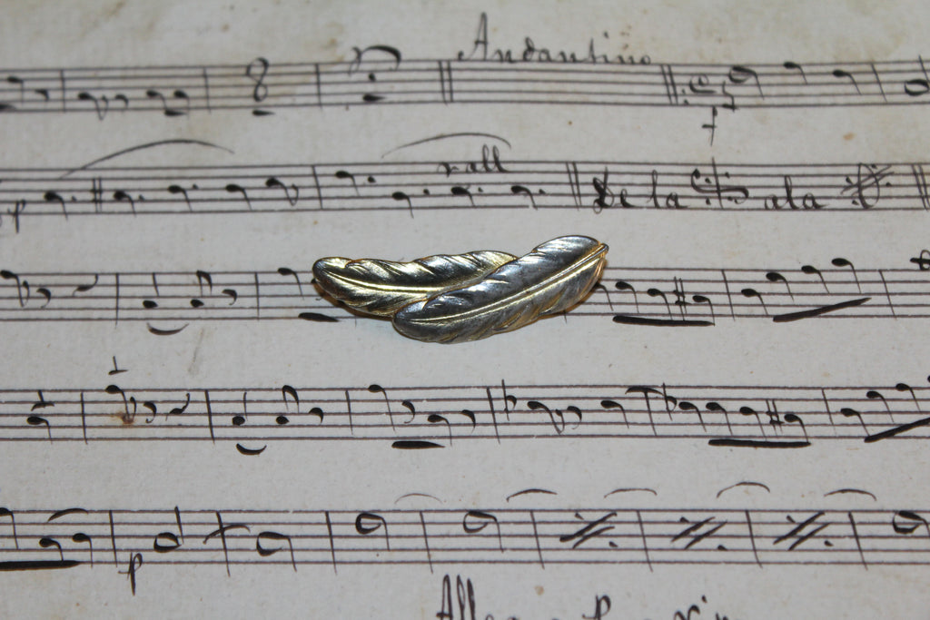 Broche vintage em folha de ouro