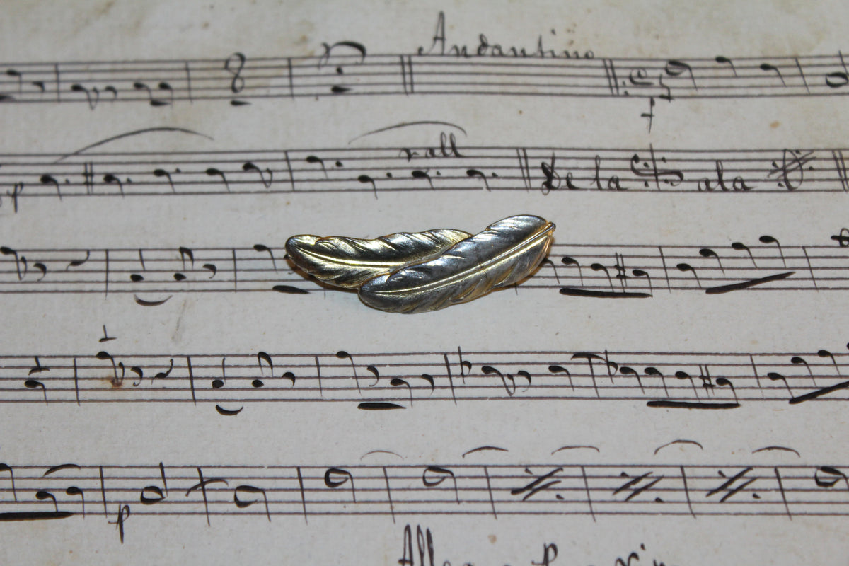 Broche vintage em folha de ouro