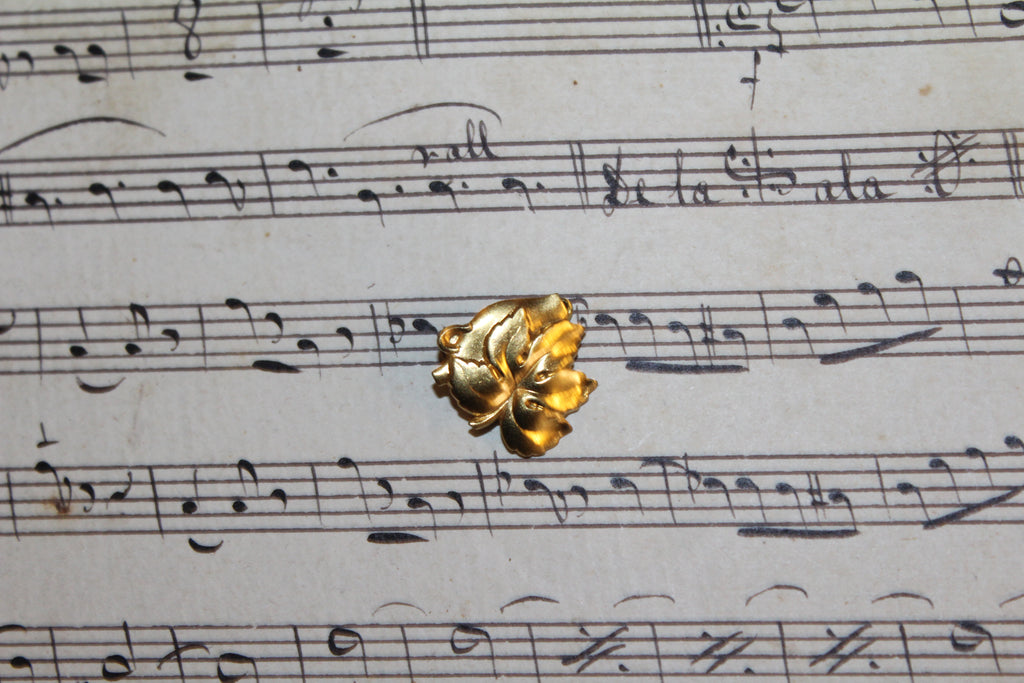 Broche vintage em folha de ouro