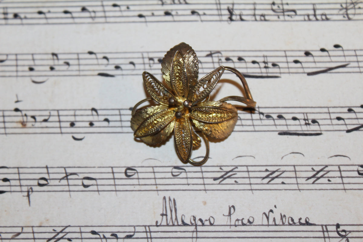 Broche vintage em folha de ouro