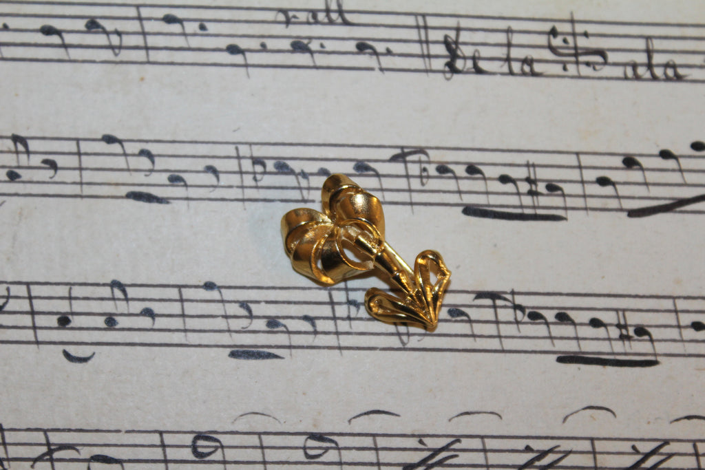 Broche vintage em folha de ouro
