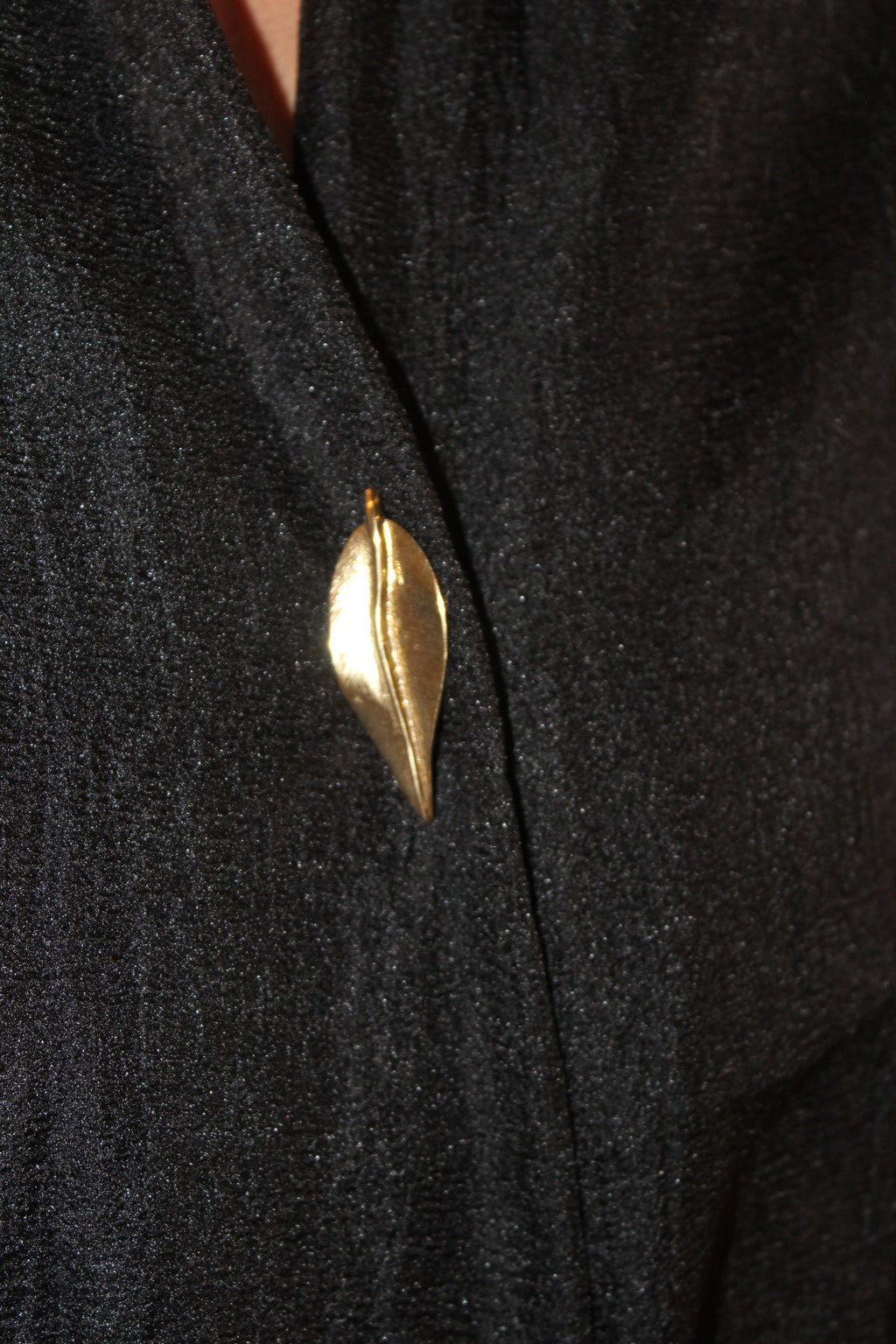 Broche vintage em folha de ouro