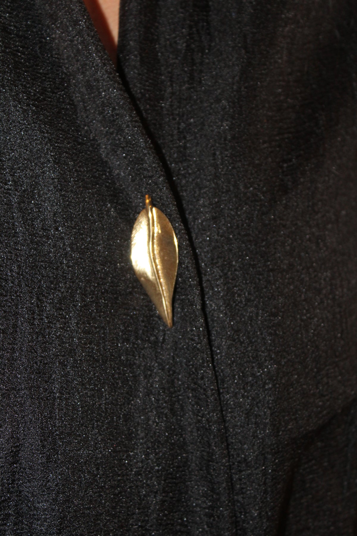 Broche vintage em folha de ouro