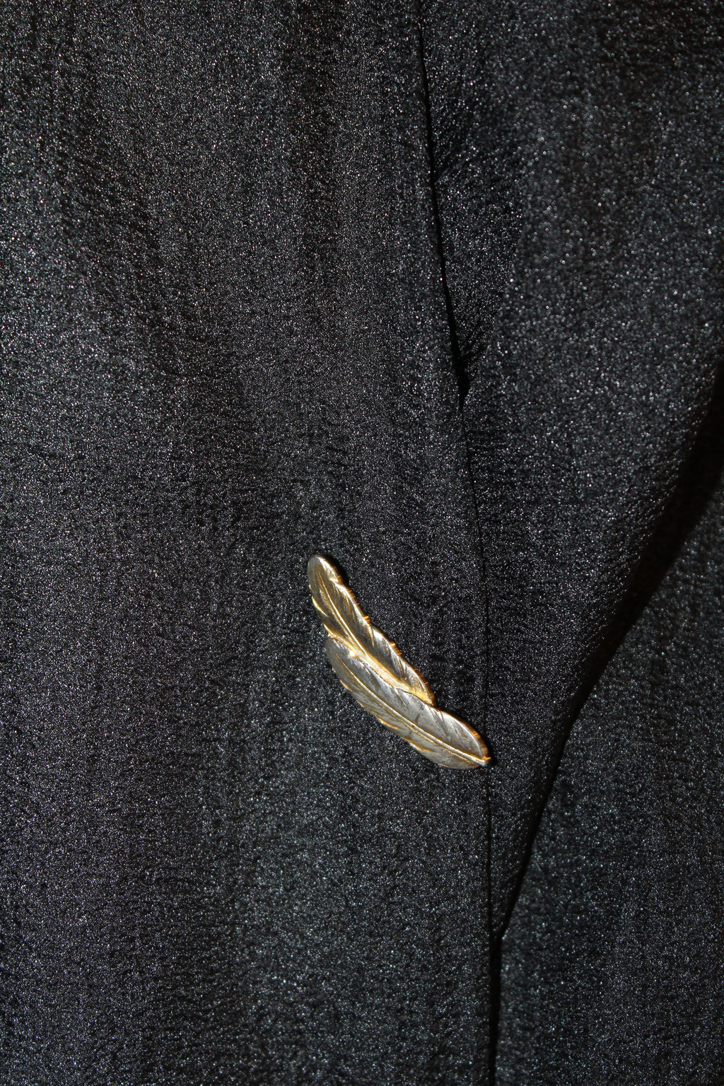 Broche vintage em folha de ouro