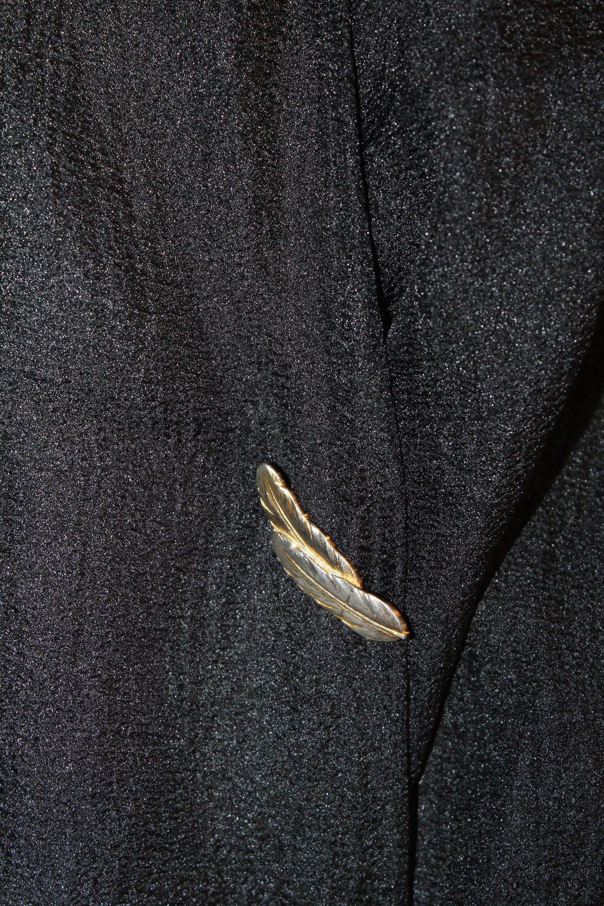 Broche vintage em folha de ouro