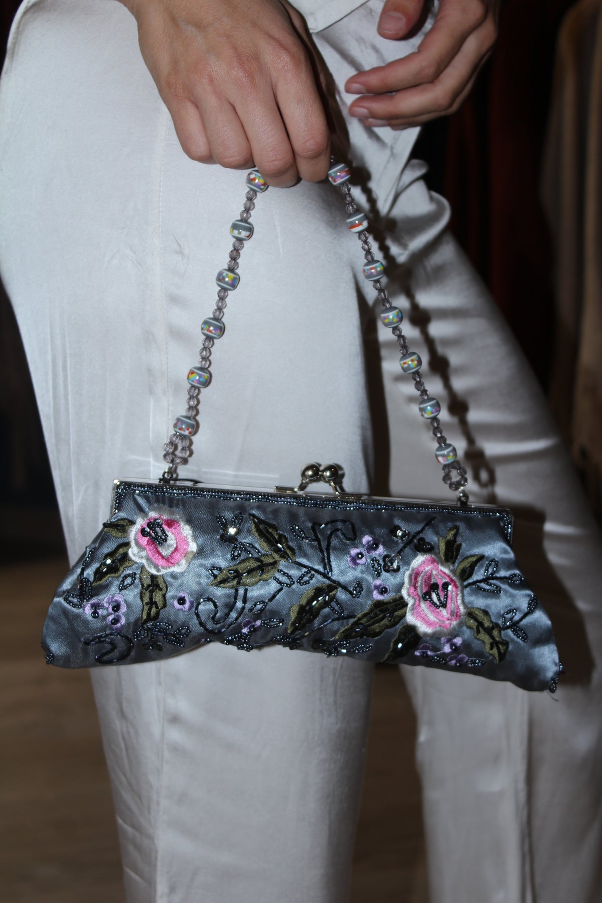 Bolso vintage tipo clutch azul y gris con asa con abalorios