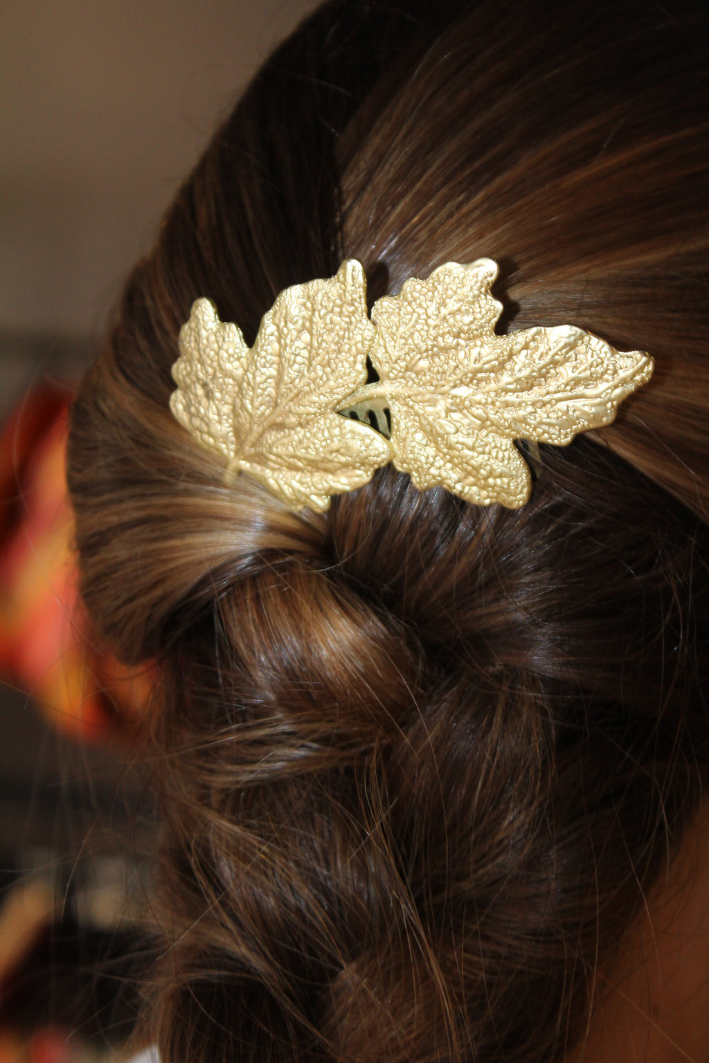 Broche vintage em folha de ouro