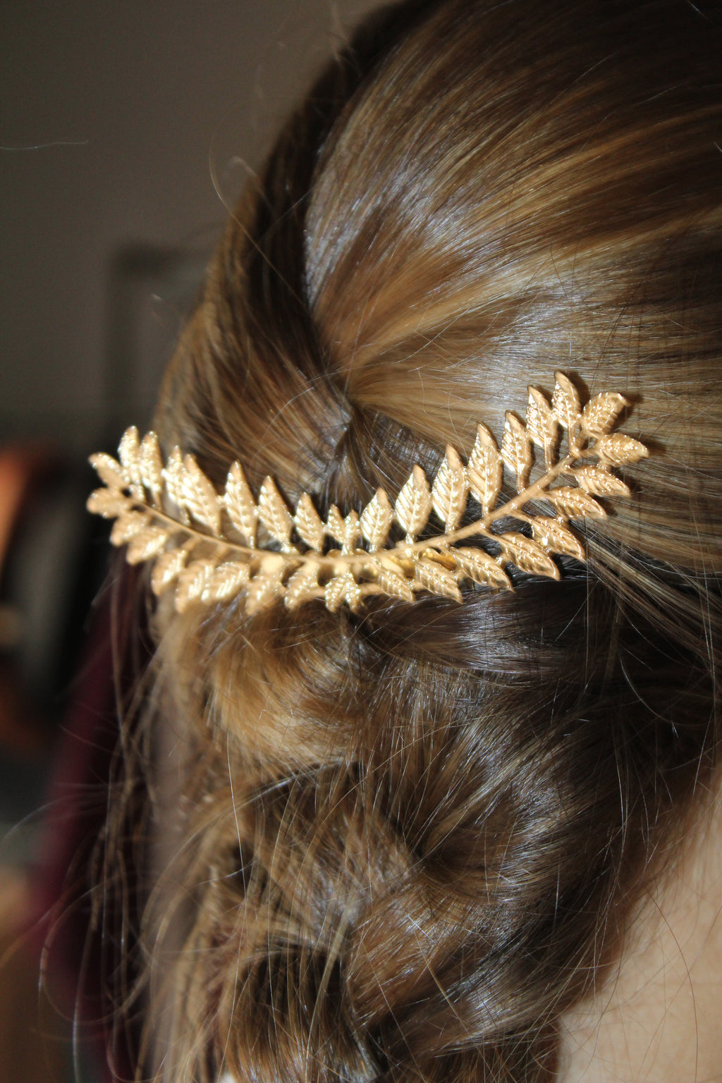 Broche vintage em folha de ouro