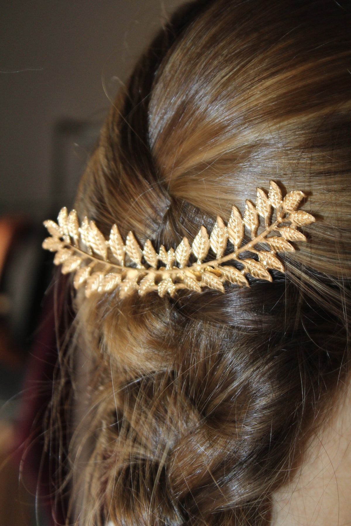 Broche vintage em folha de ouro