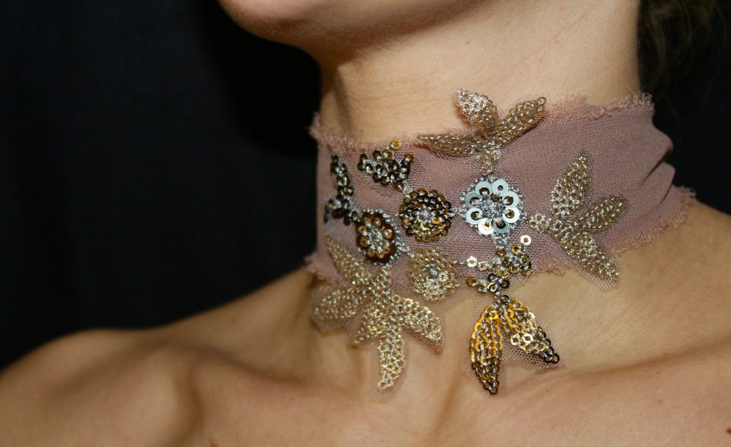 Gargantilha rosa Chantilly