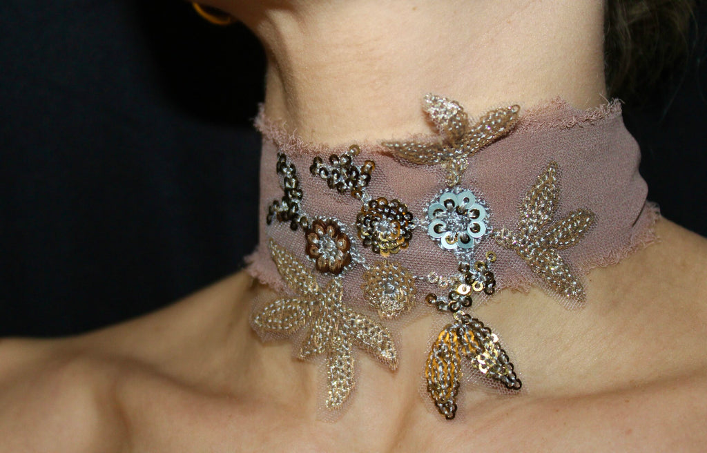 Gargantilha rosa Chantilly