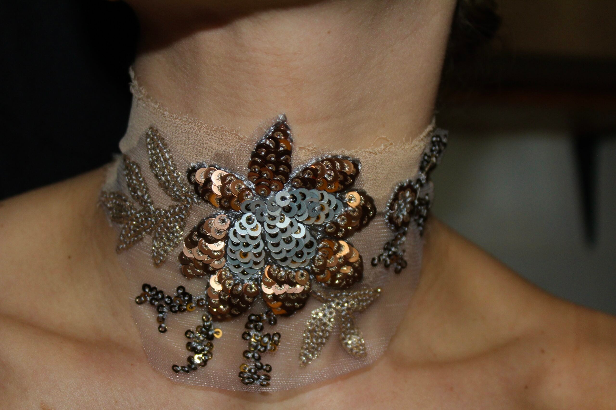 Gargantilha bege Beaumont