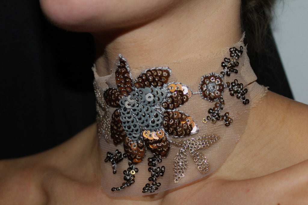 Gargantilha bege Beaumont