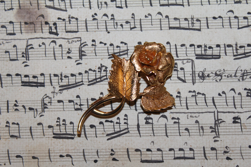 Broche vintage em folha de ouro