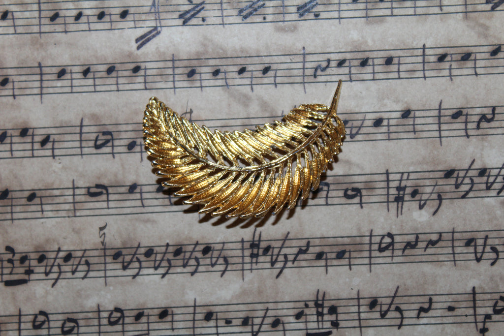 Broche vintage em folha de ouro