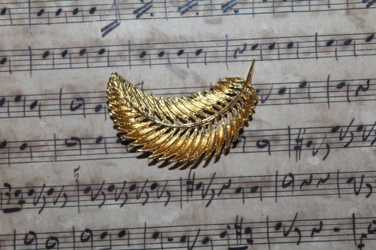 Broche vintage em folha de ouro