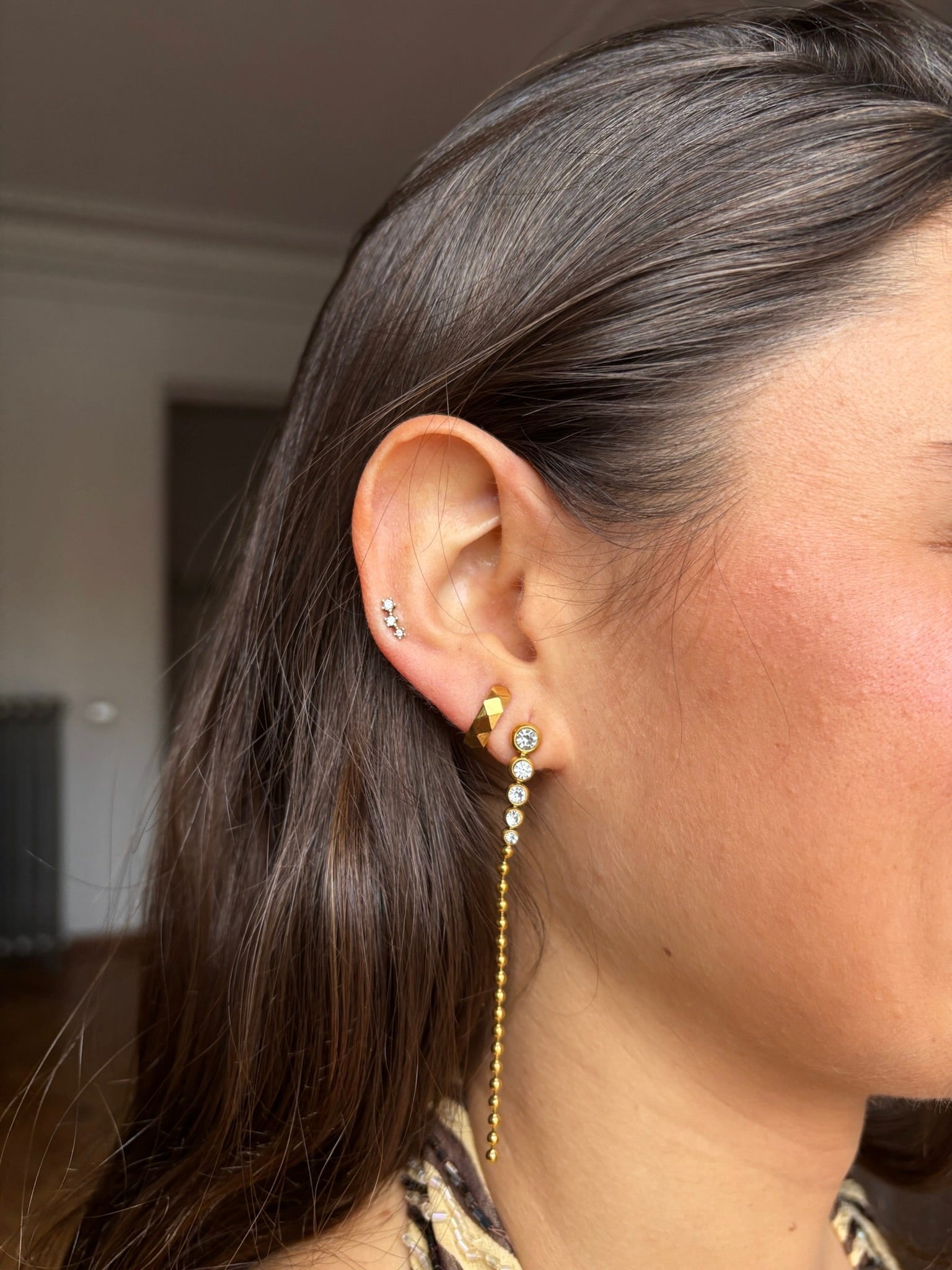 Pendiente Earcuff facetado (unidad)