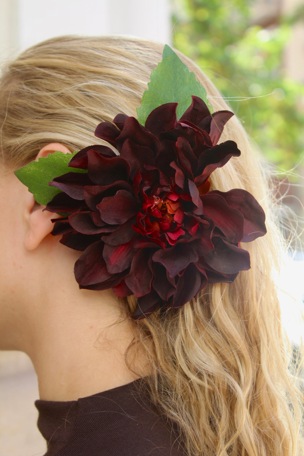 Flor de dália multiusos (para o cabelo ou pregadeira) em várias cores.
