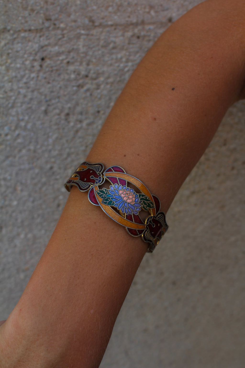 Pulsera vintage de cloisonné de flores granate, verde y mostaza