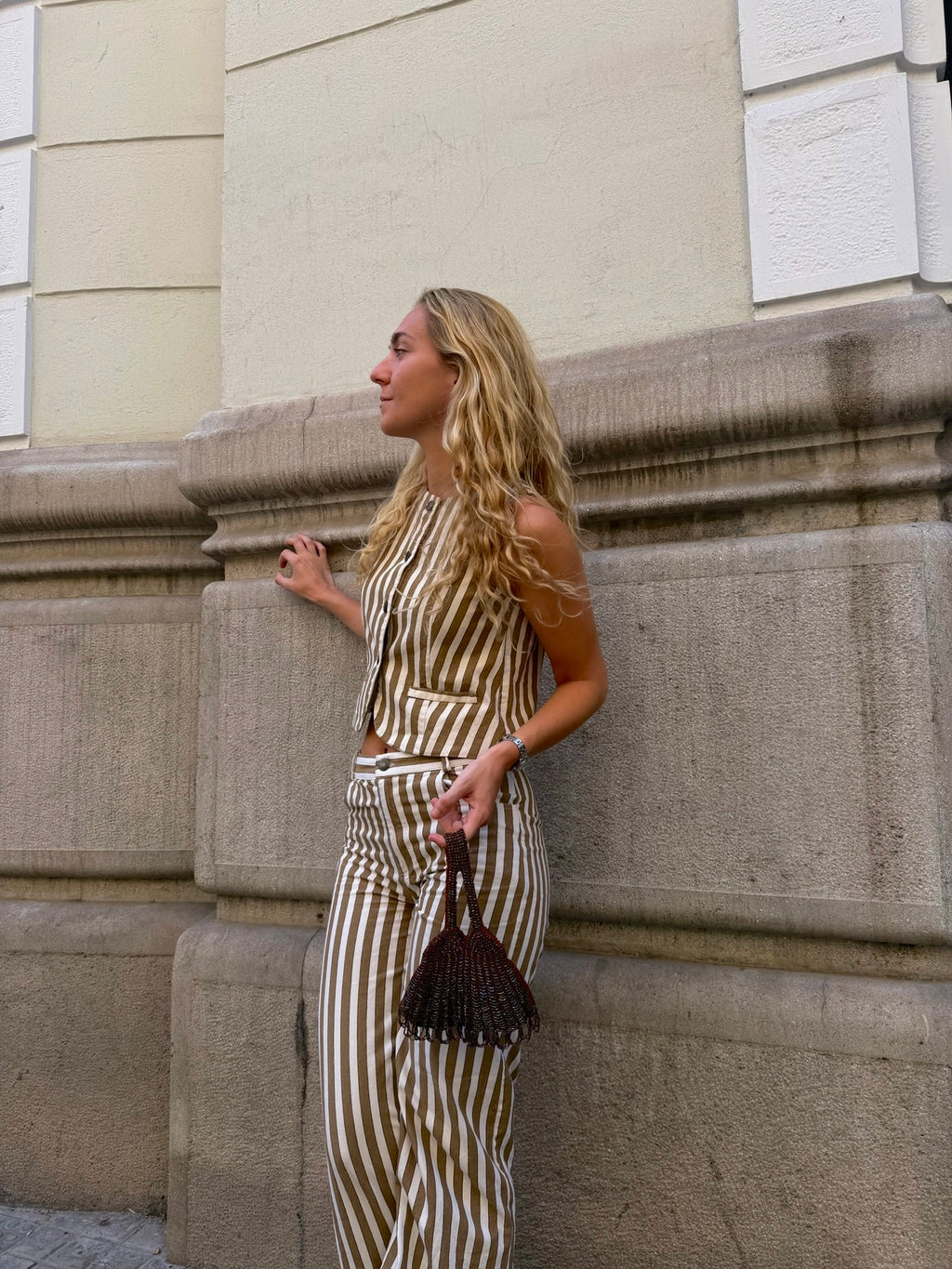 Bolso vintage marrón tipo años 20 de cuentas y acabado en flecos triangular