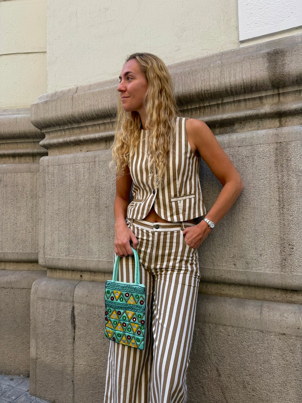 Bolso vintage turquesa tipo saquito étnico con espejos y bordados tribales