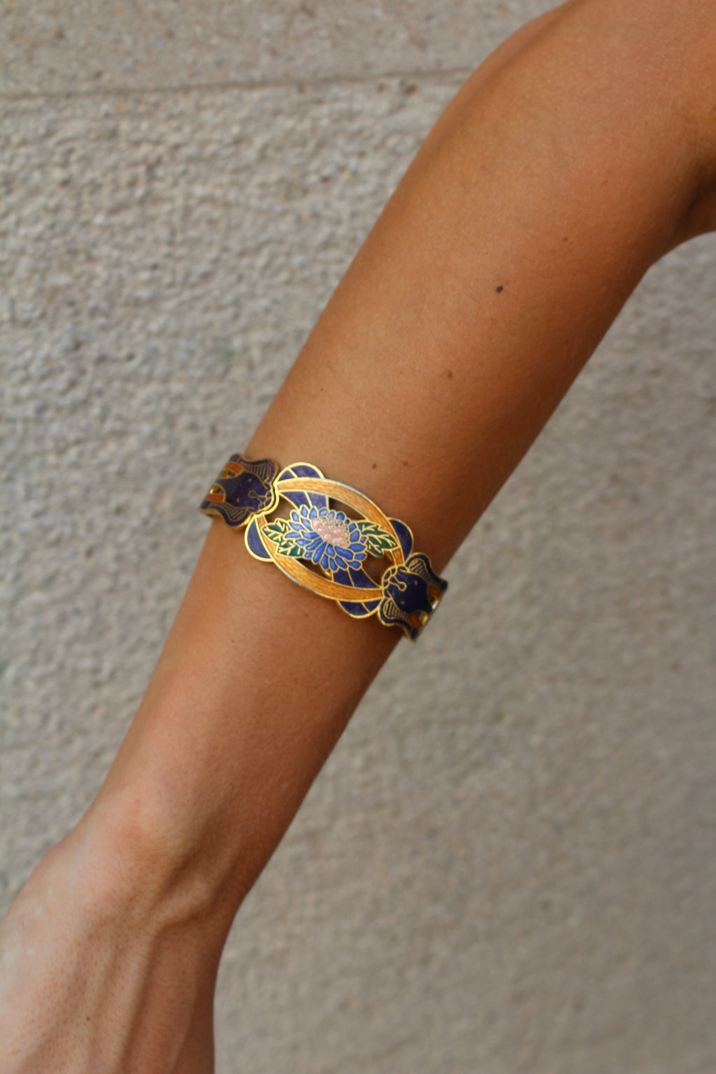 Pulsera vintage de cloisonné de flores azul marino, verde y mostaza