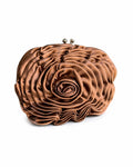 Bolsa vintage castanha estilo saco com flores vermelhas bordadas
