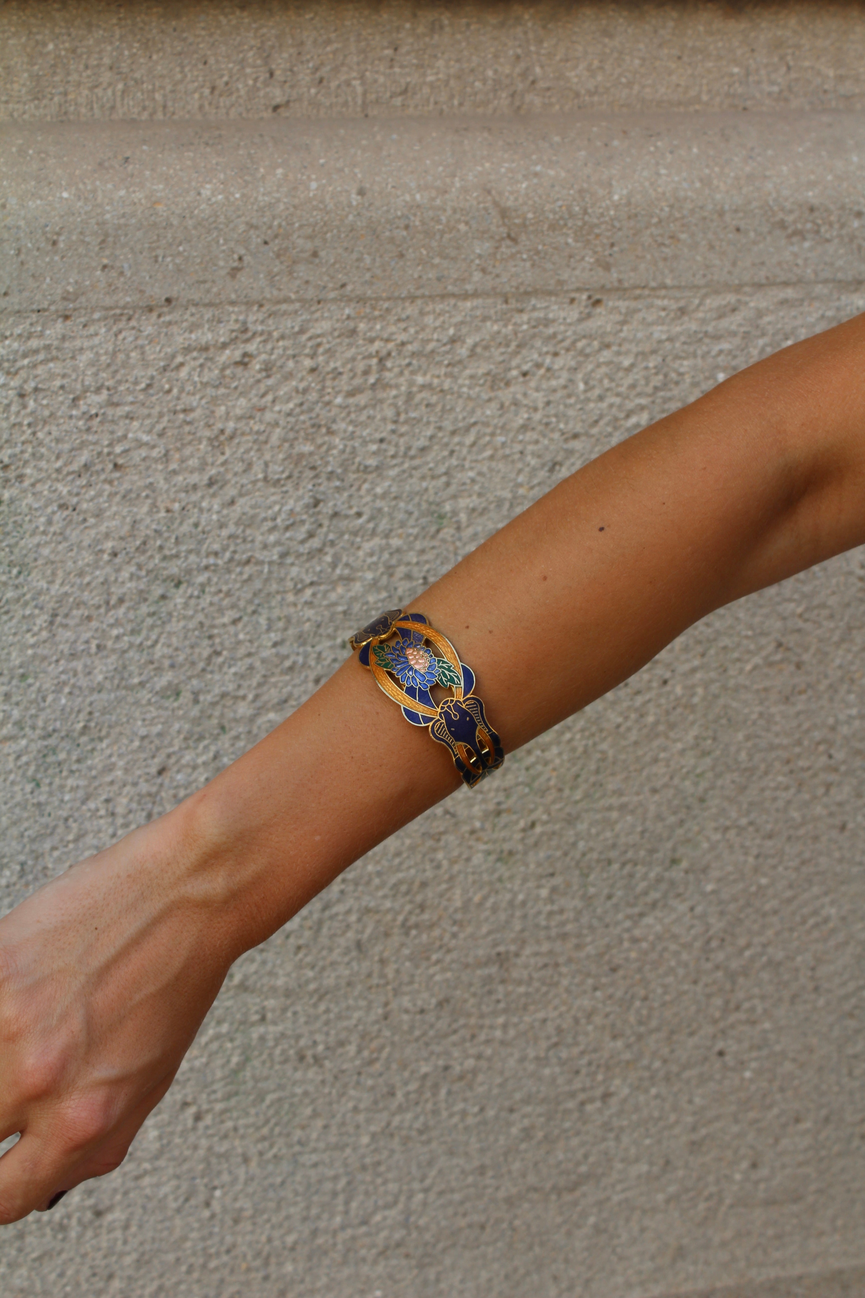 Pulsera vintage de cloisonné de flores azul marino, verde y mostaza