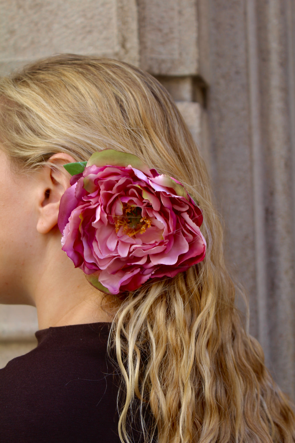 Flor de dália multiusos (para o cabelo ou pregadeira) em várias cores.